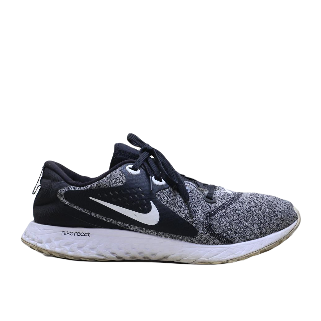 Nike legend react size hot sale