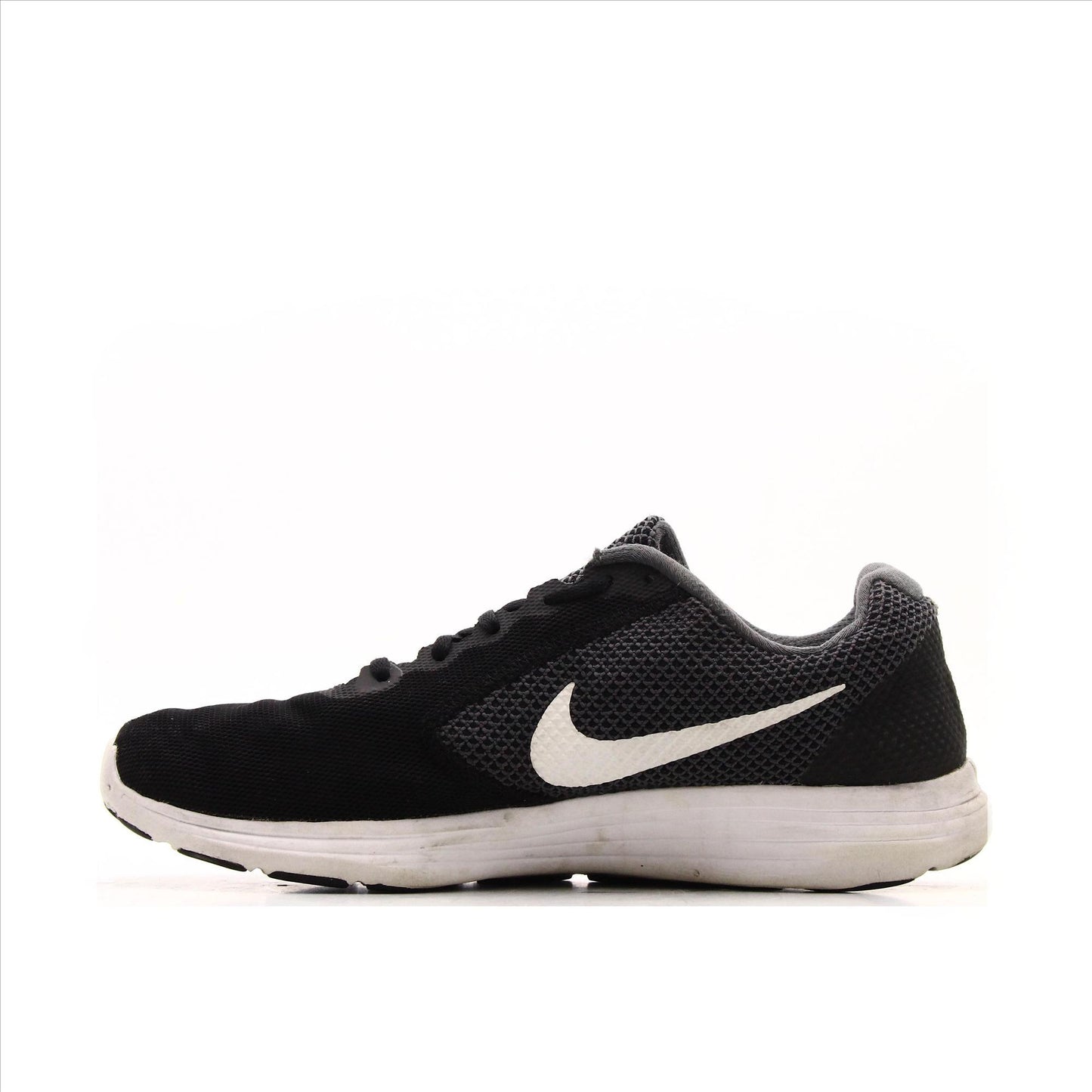 Nike Revolution 3