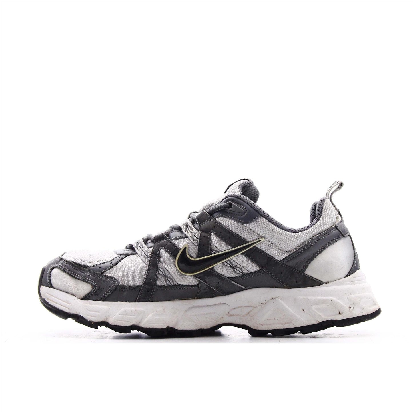 Nike Alvoro