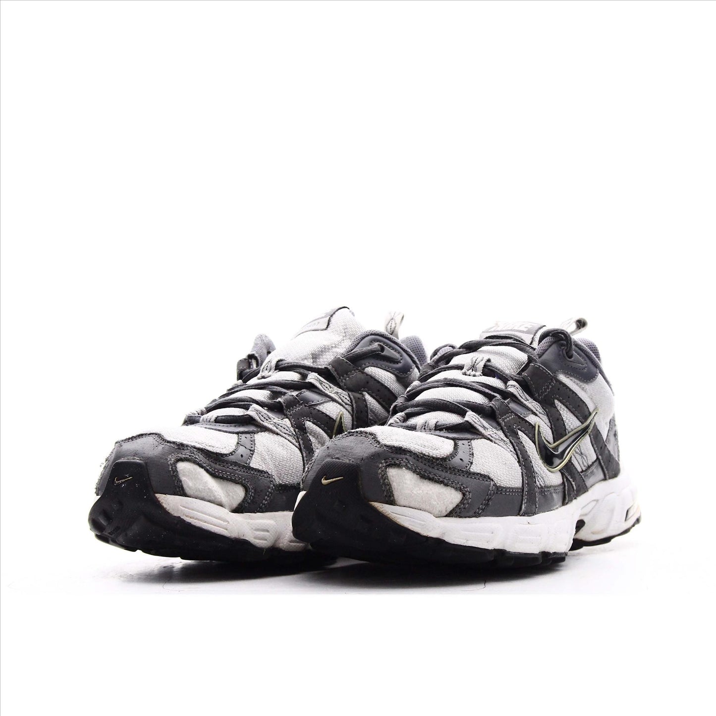Nike Alvoro