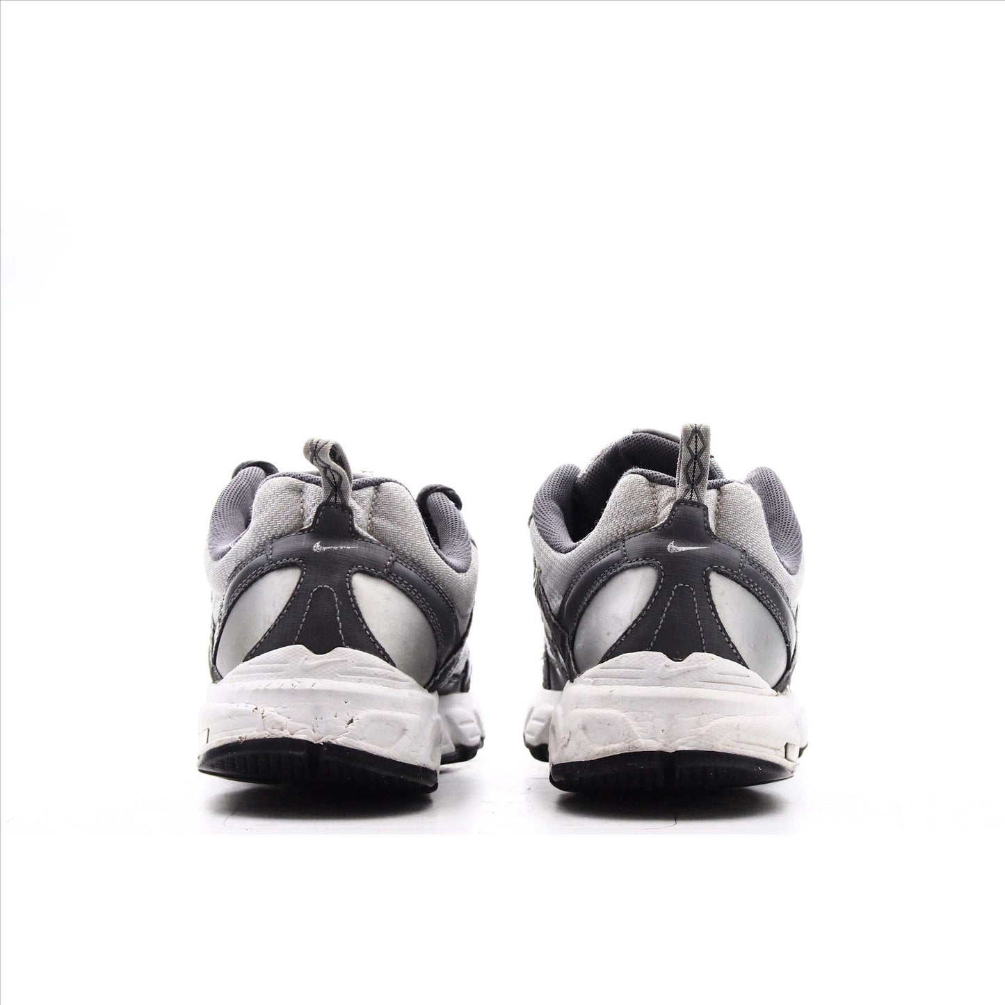 Nike Alvoro