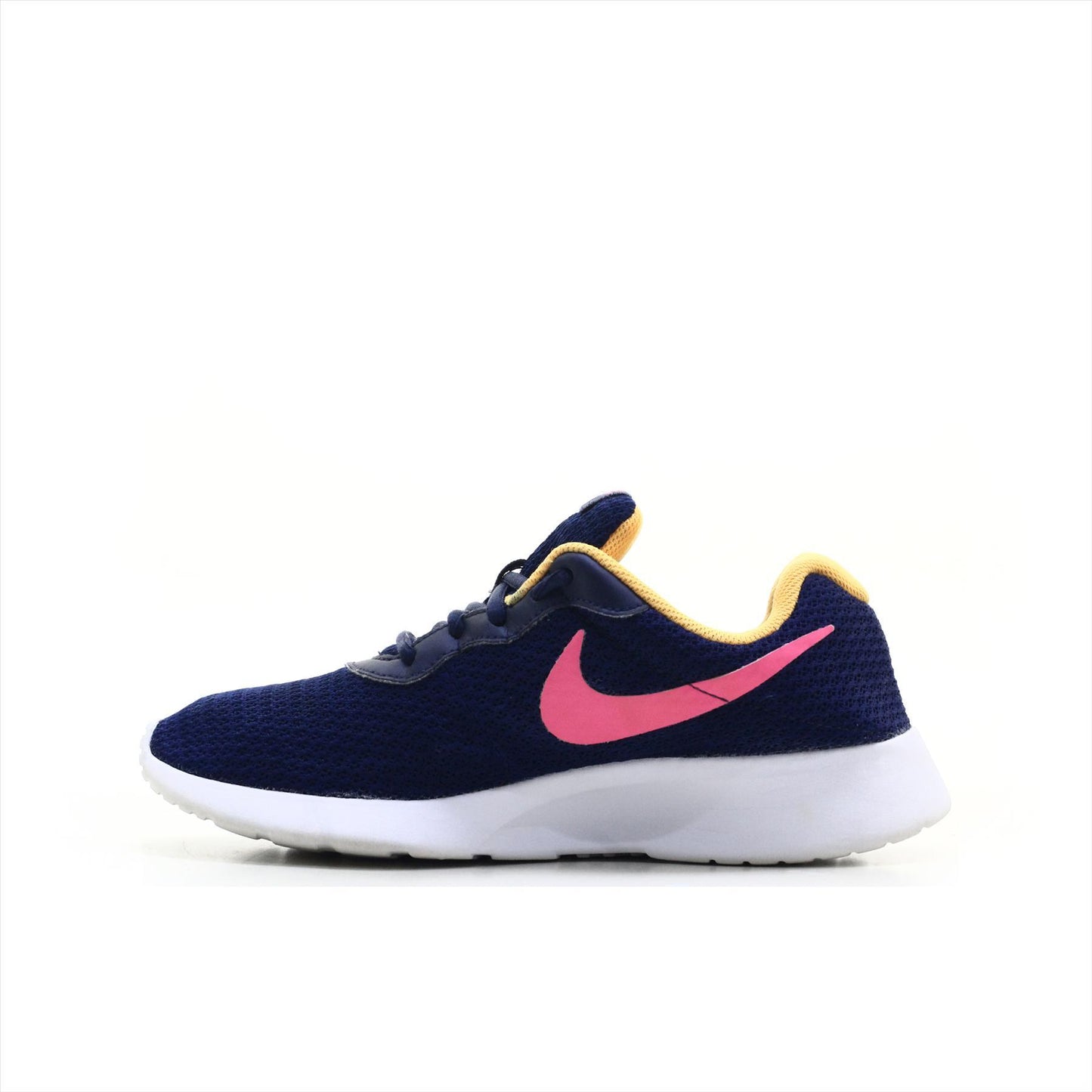 Nike Tanjun