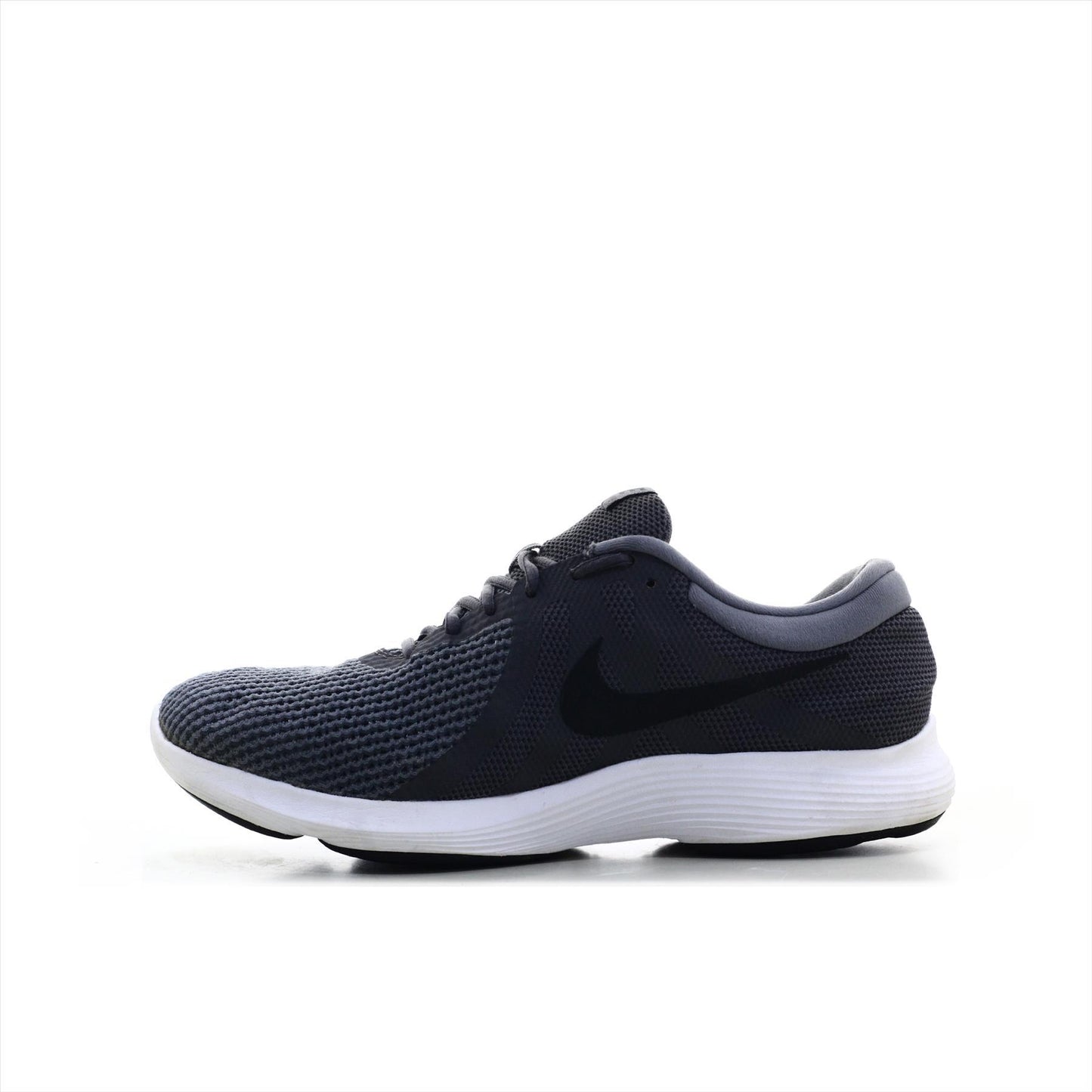 Nike Revolution 4