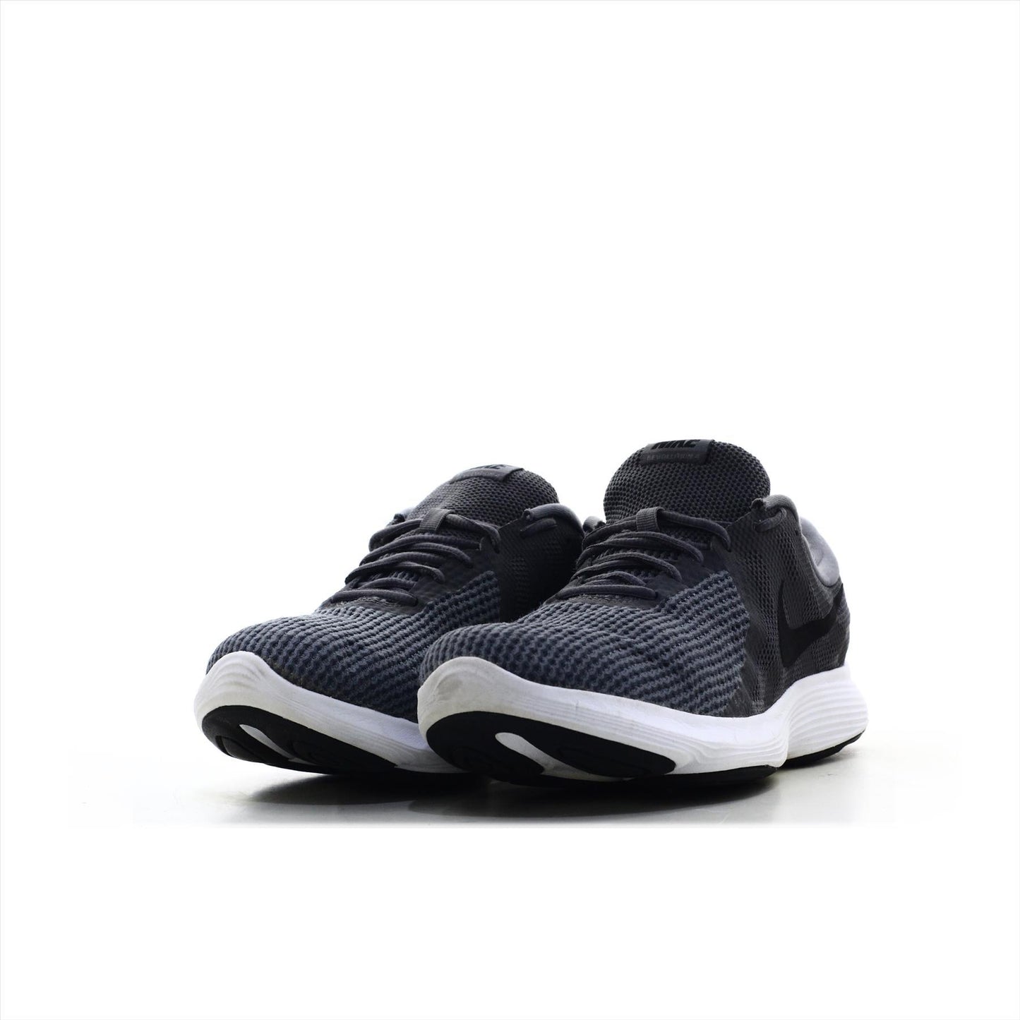 Nike Revolution 4