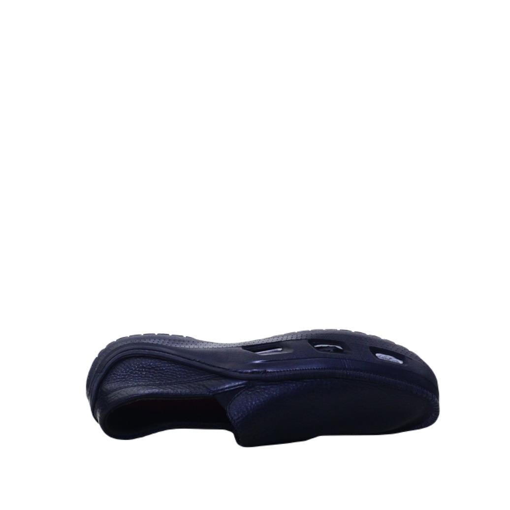 CROCKS LEATHER SLIP ON ORIGINAL USA IMPORTED (Original USA Imported)