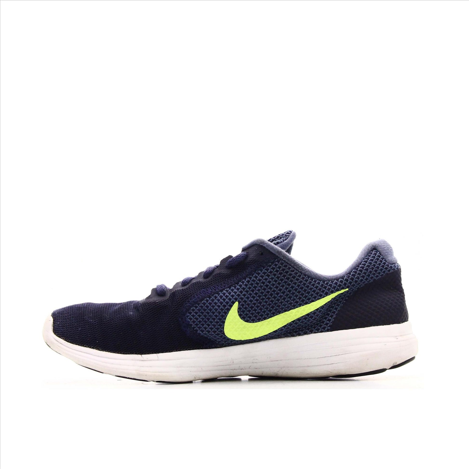 Nike Revolution 3