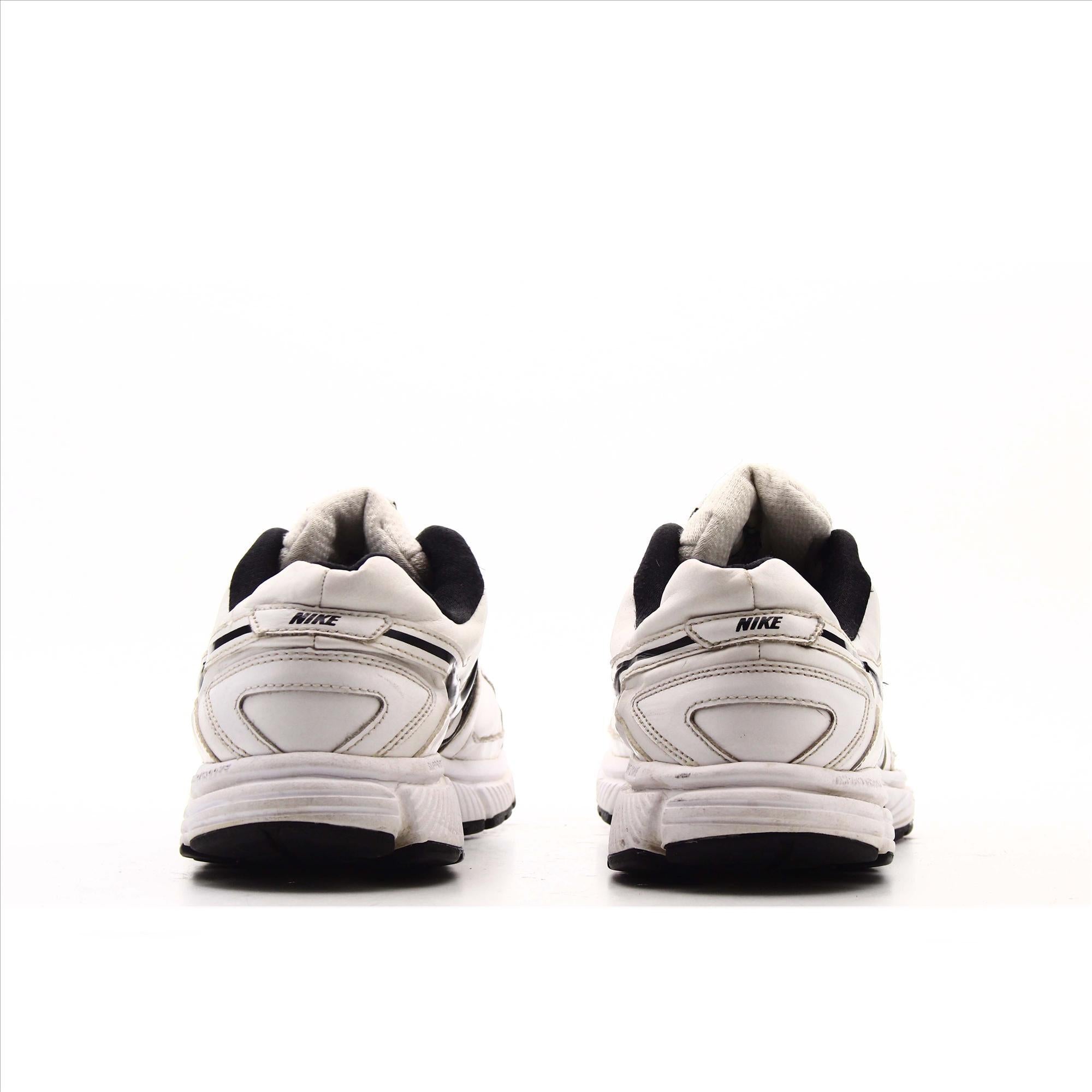 Nike dart shop 9 trainers