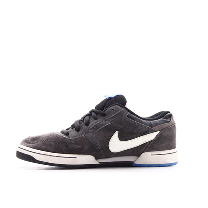 Nike Renzo