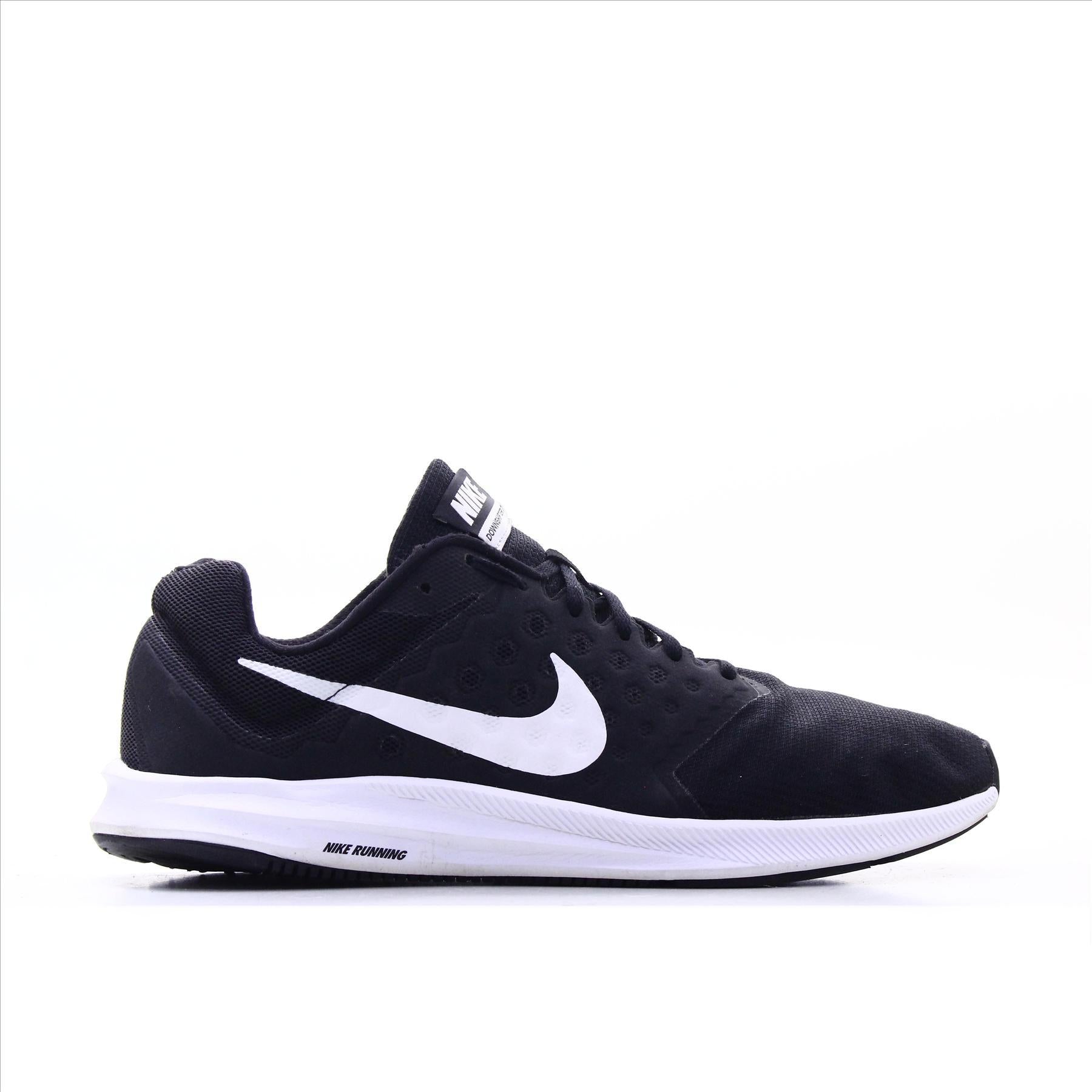 Nike downshifter on sale 8 vs 7