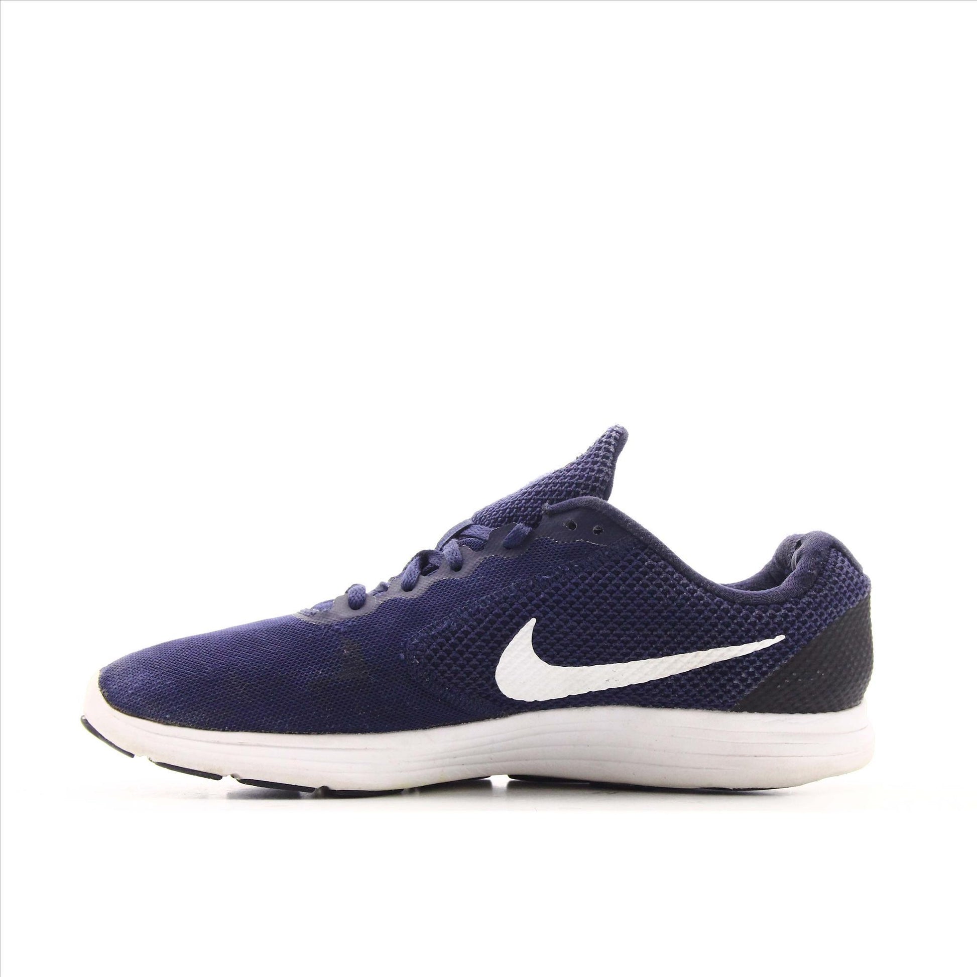 Nike Revolution