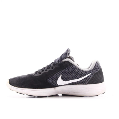 Nike Revolution