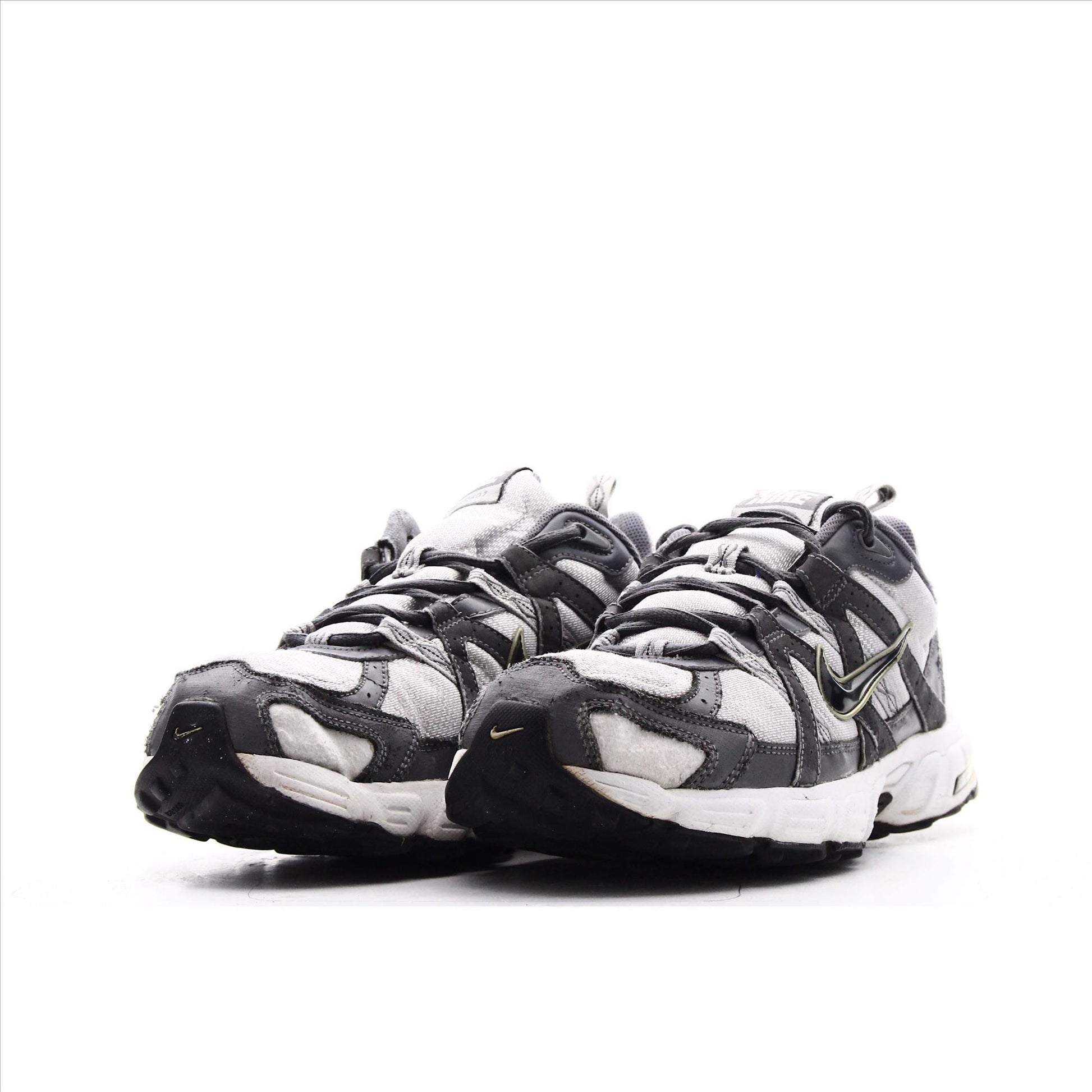 Nike Alvoro