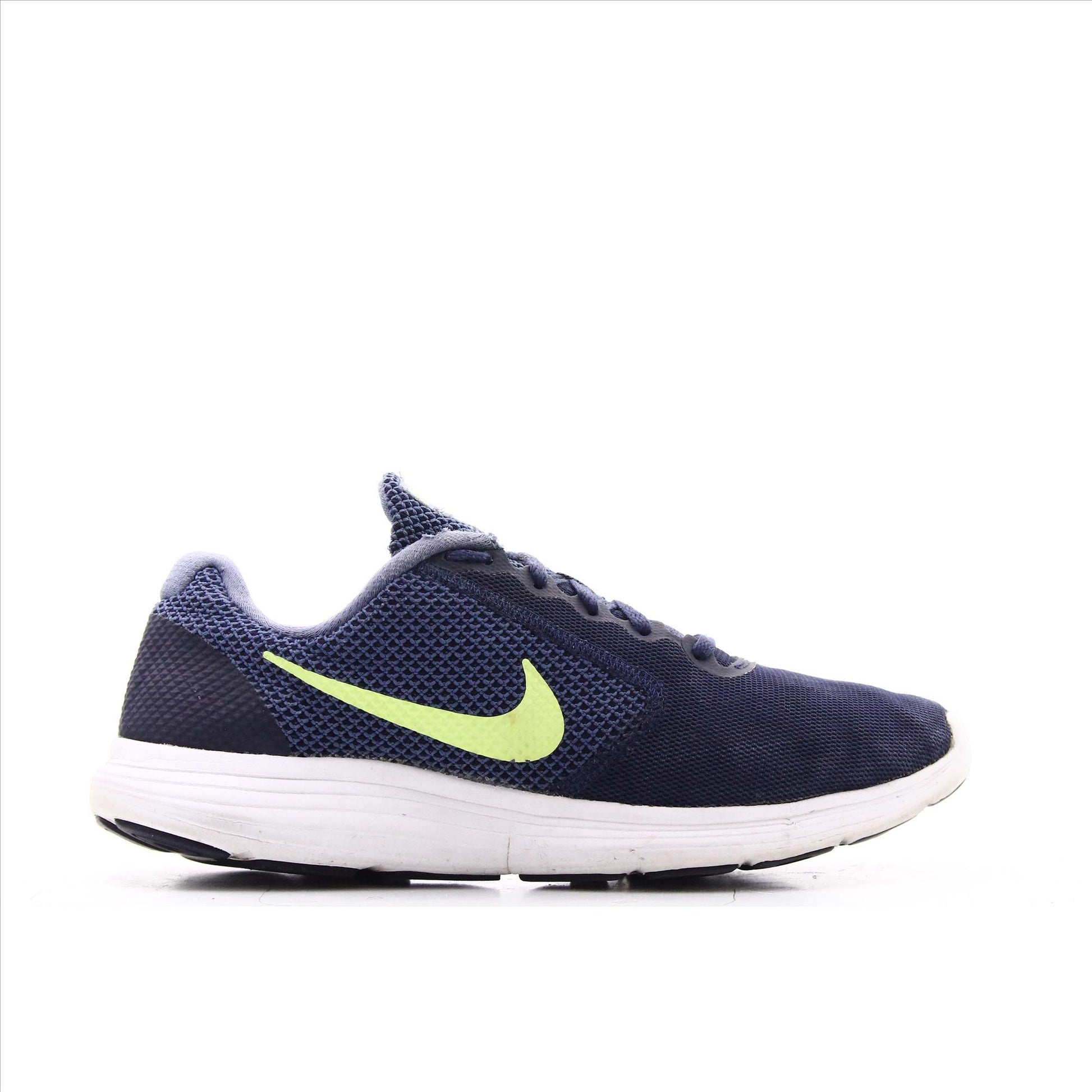 Nike Revolution 3