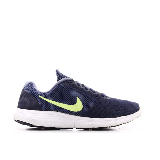 Nike Revolution 3