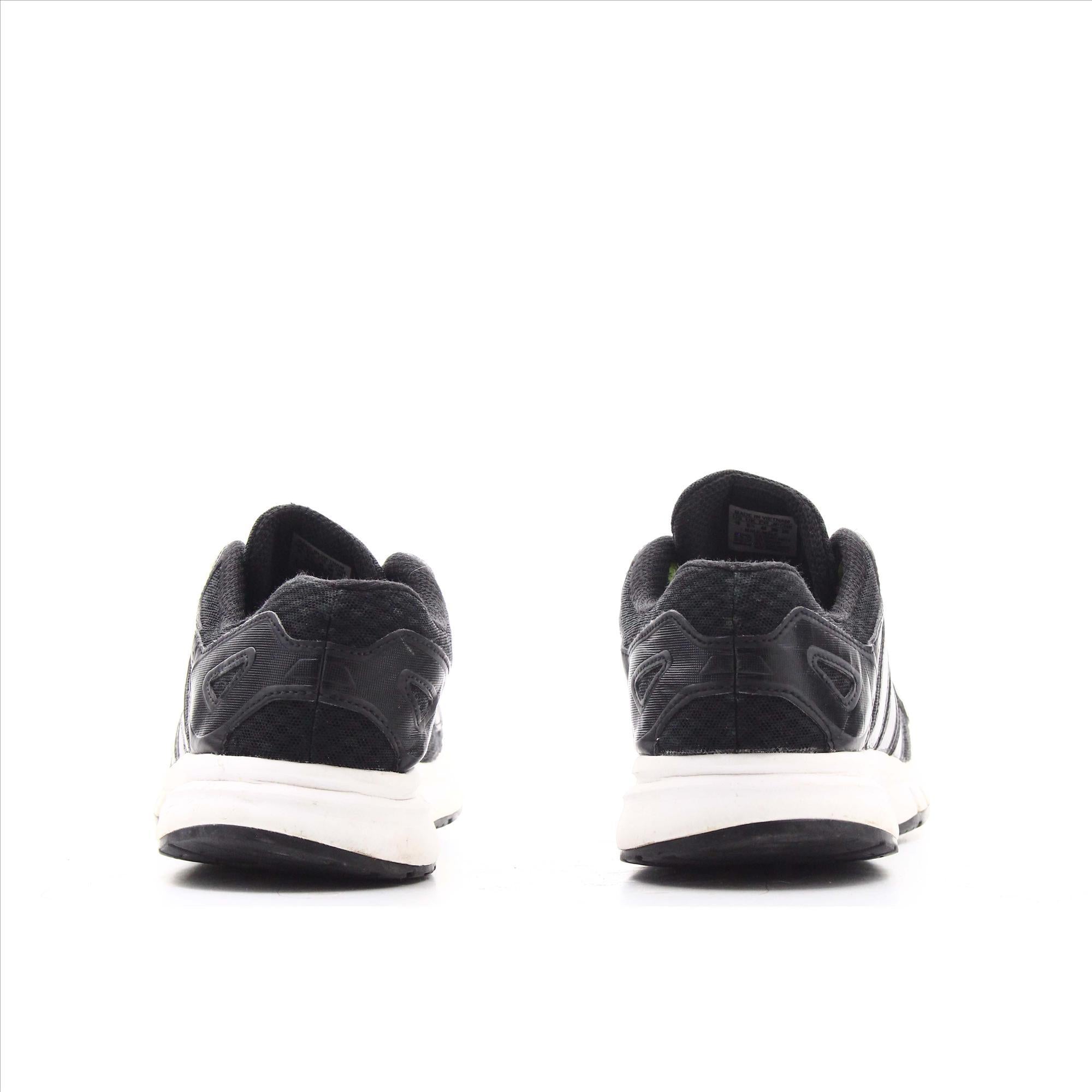 Nike tanjun hotsell vs adidas cloudfoam