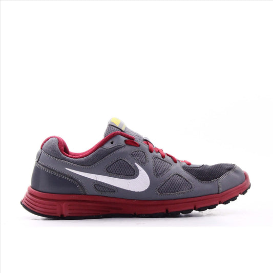 Nike Revolution