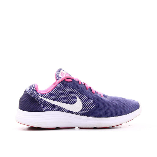 Nike Revolution 3