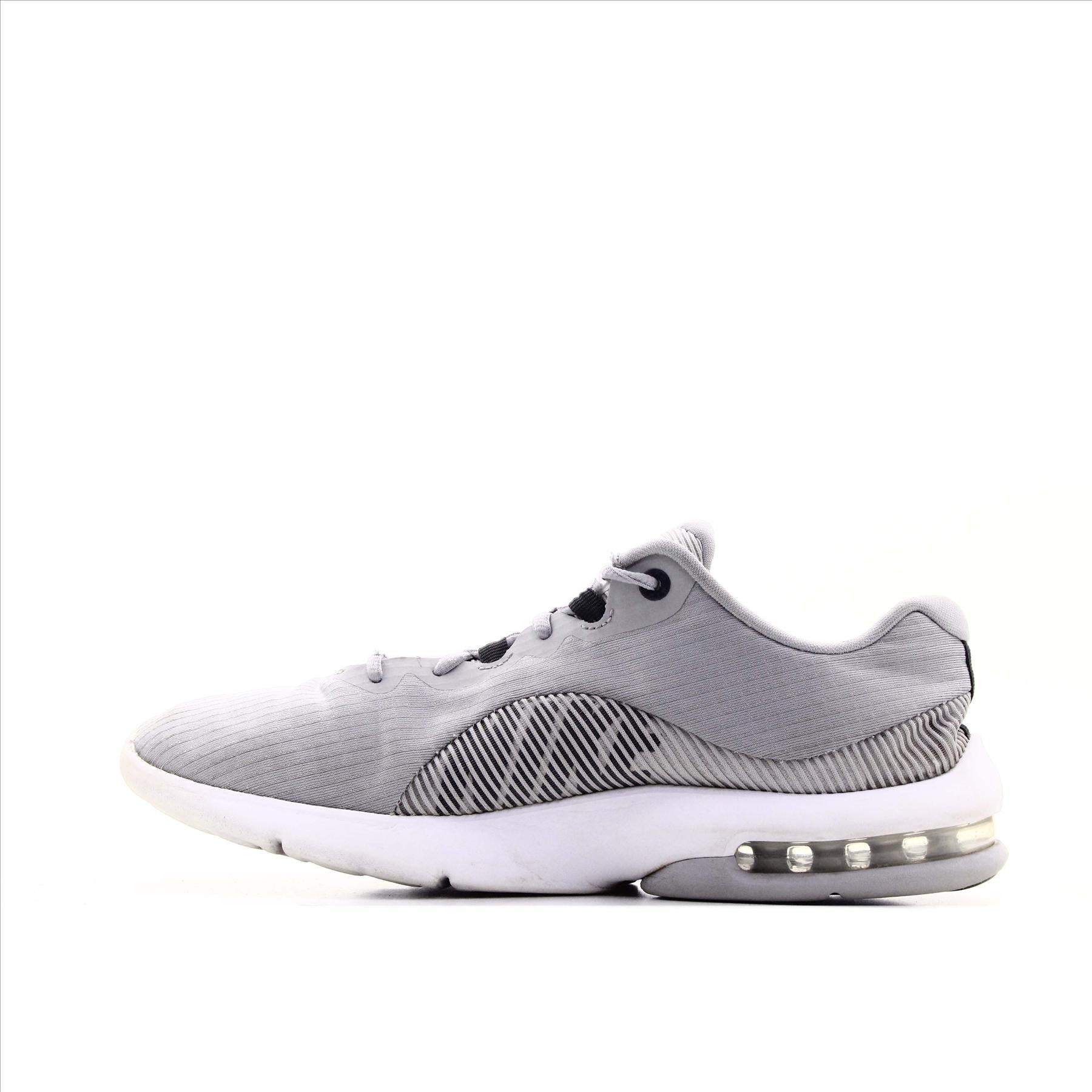 Nike max best sale advantage 2 price