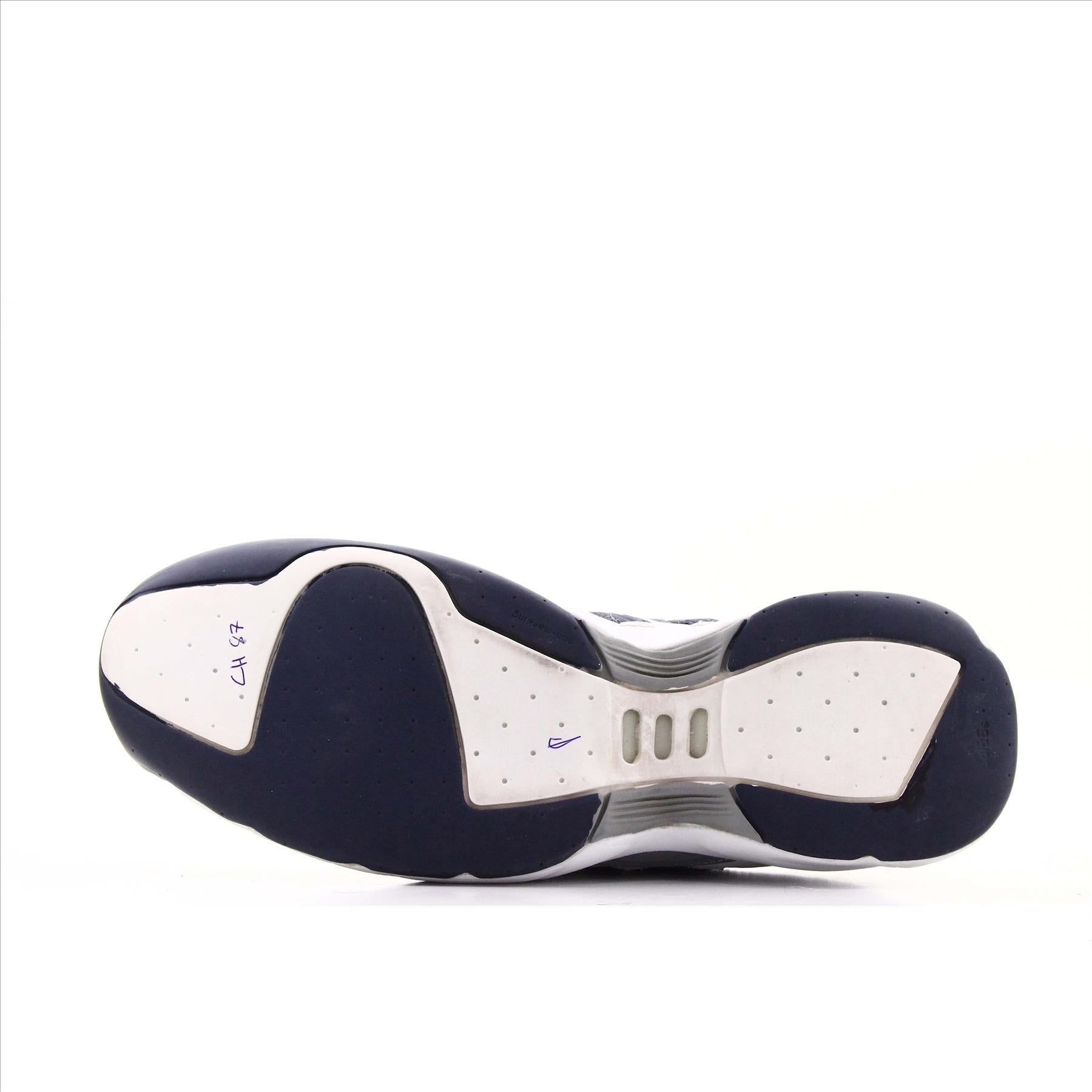 Adidas Court