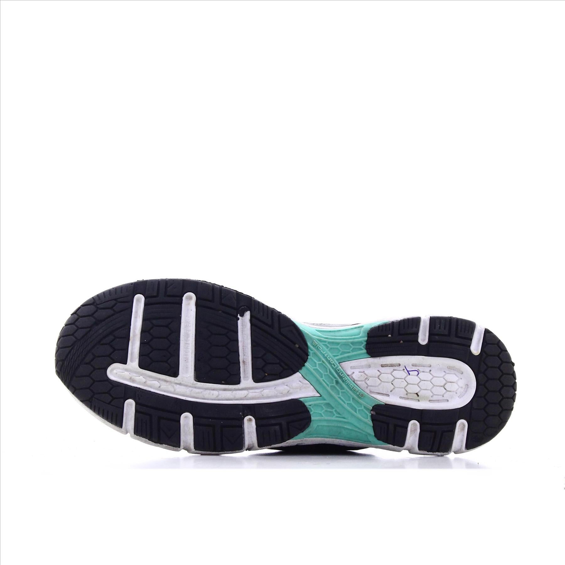 Umbro shoes big discount bazaar
