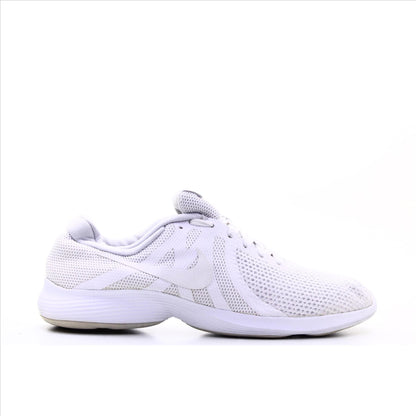 Nike Revolution 4