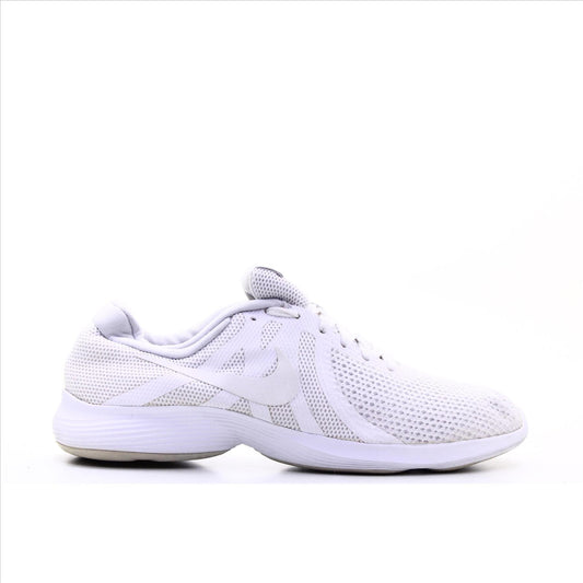 Nike Revolution 4