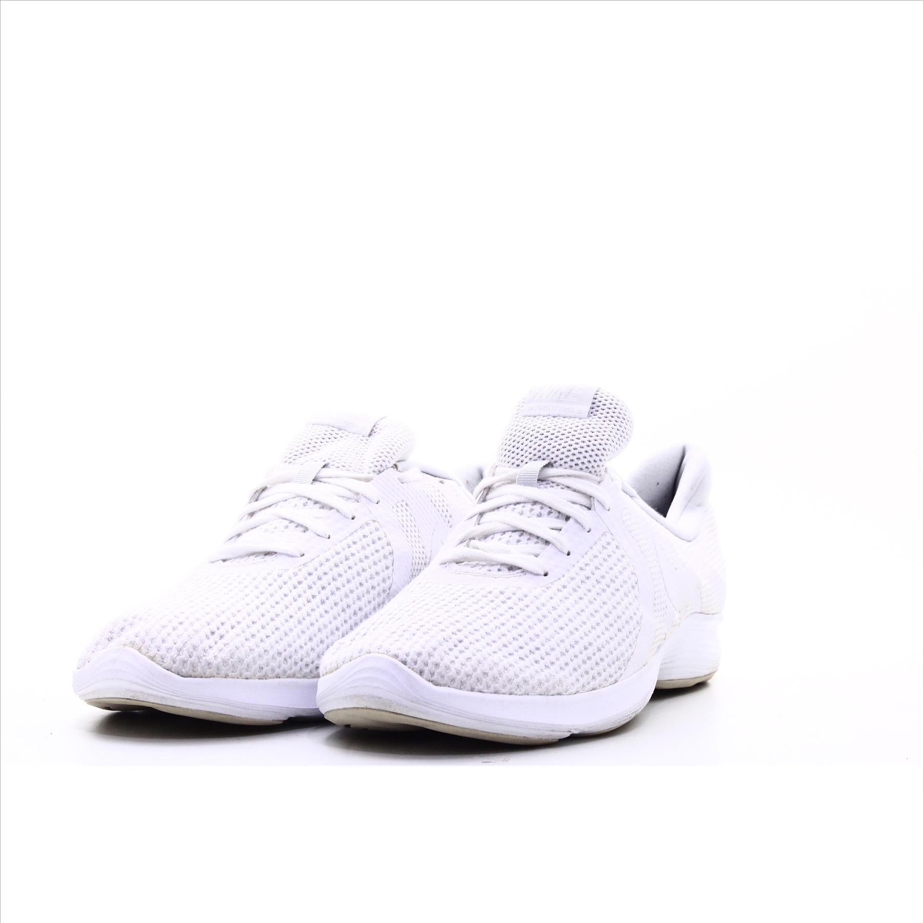Nike Revolution 4