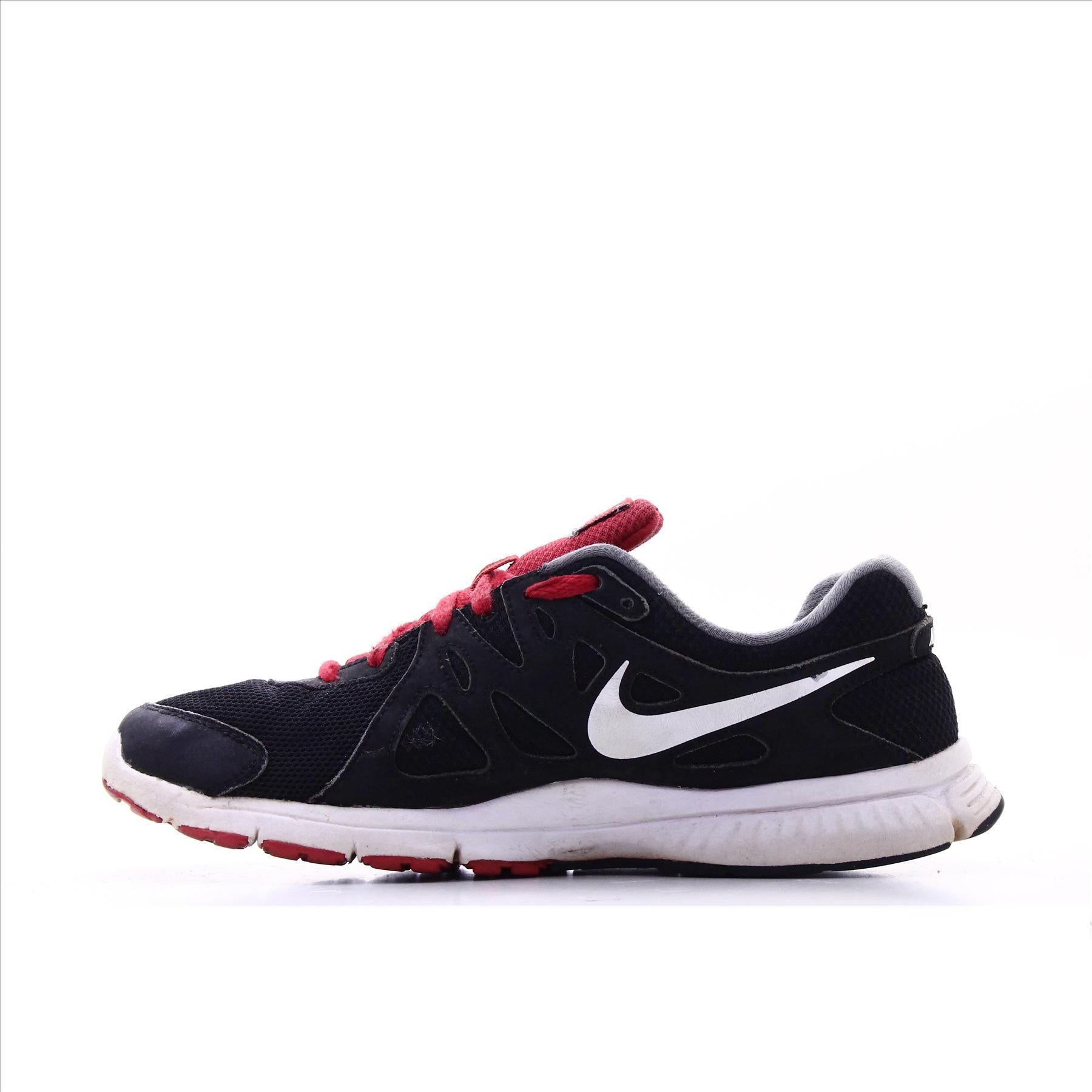 Nike Revolution 