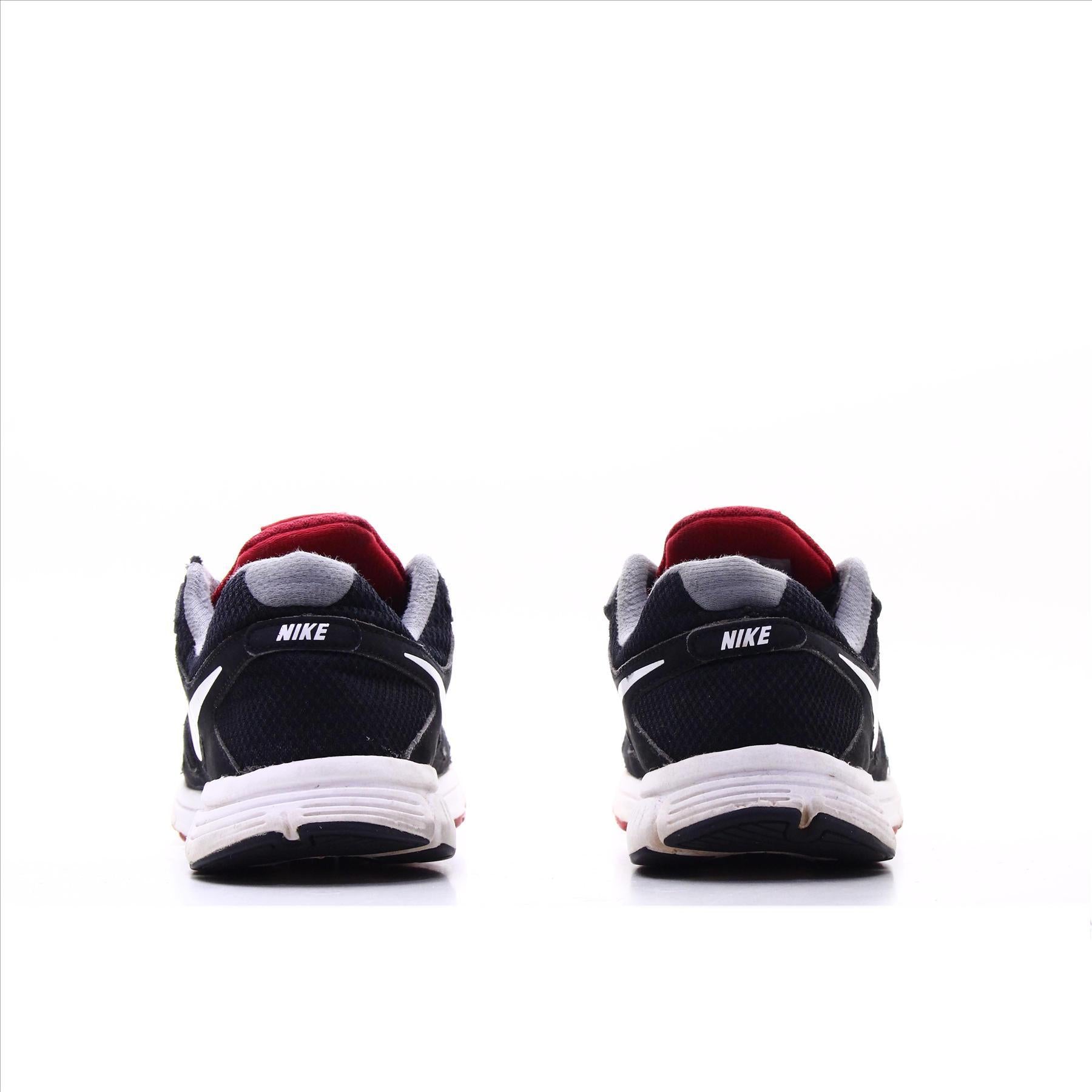 Nike Revolution 