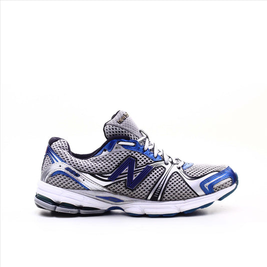 New Balance 880