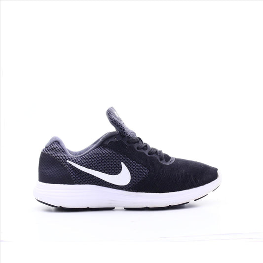 Nike Revolution 3