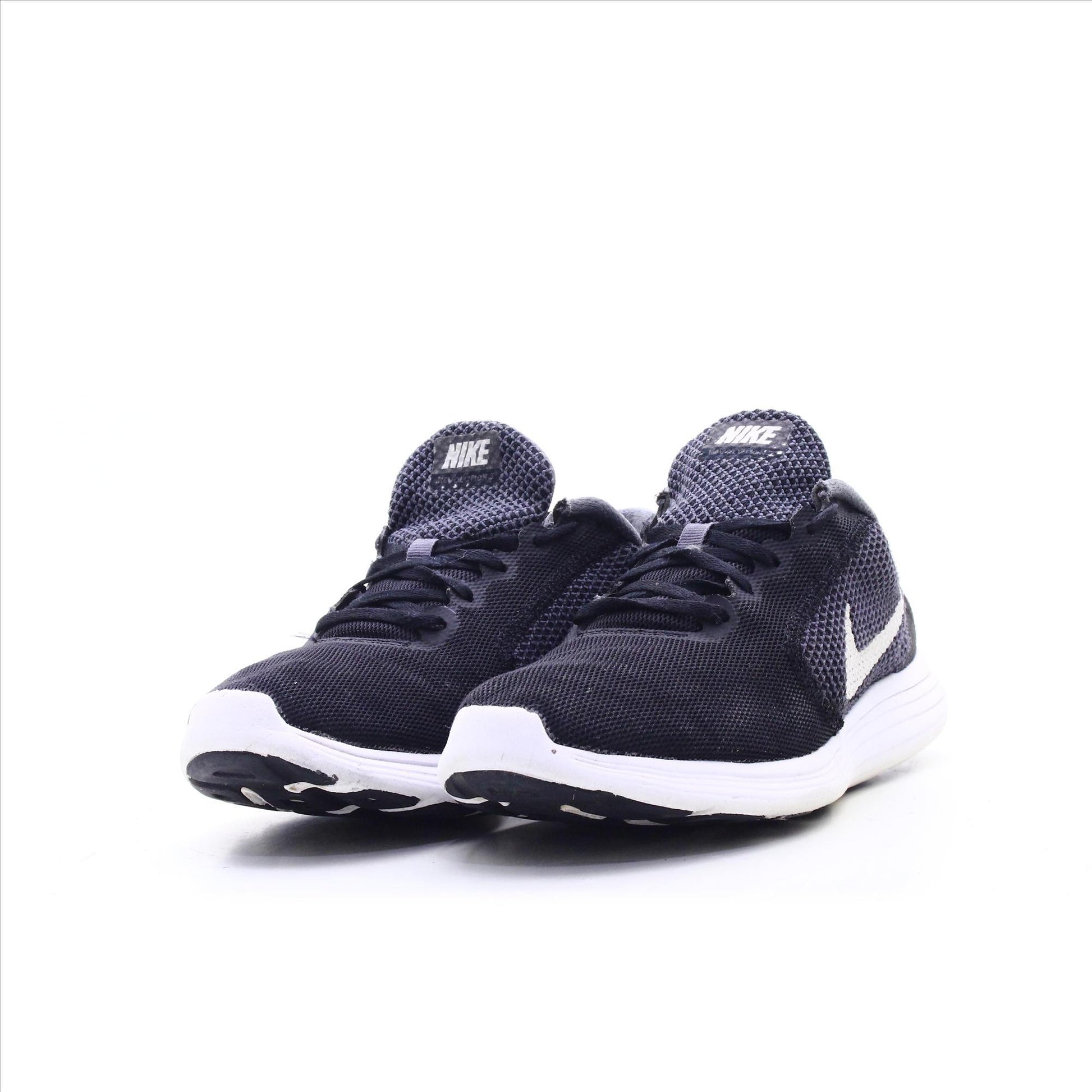Nike Revolution 3