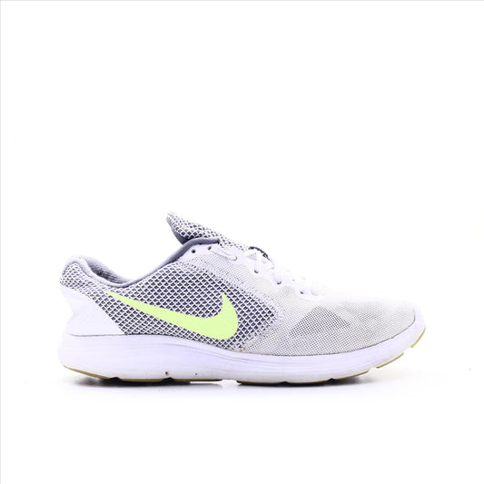 Nike Revolution 3