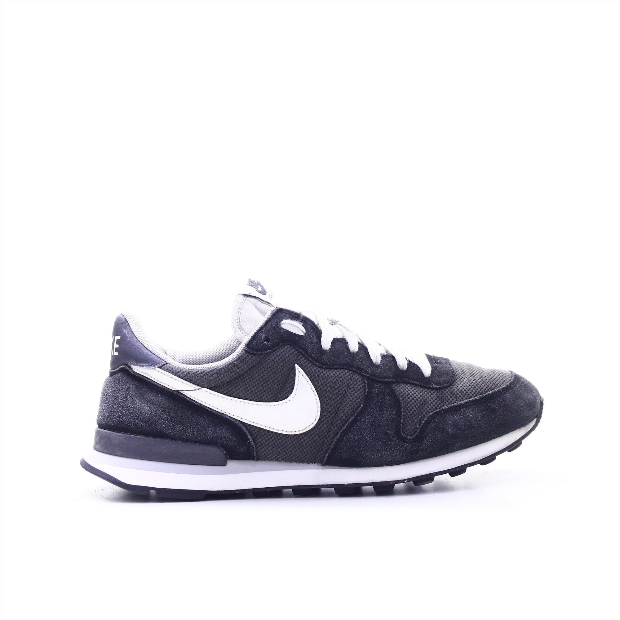 Nike Internationalist
