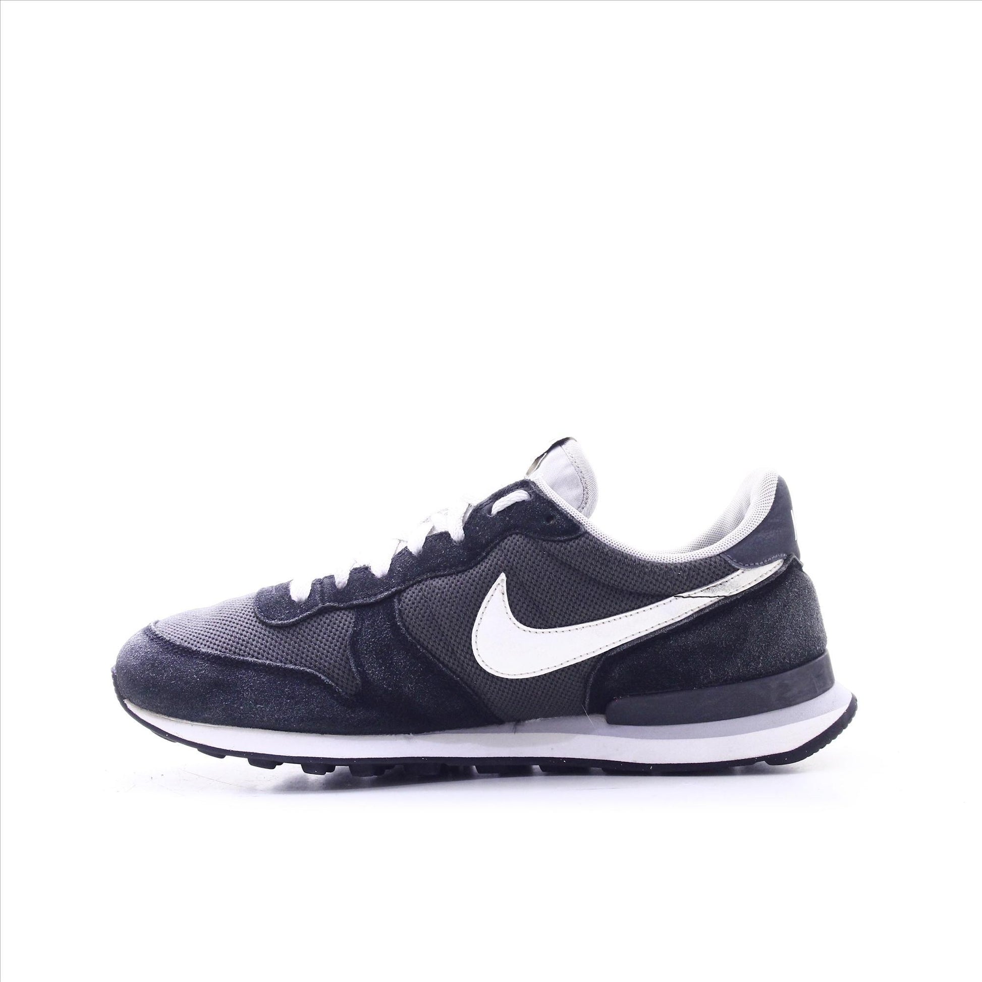 Nike Internationalist
