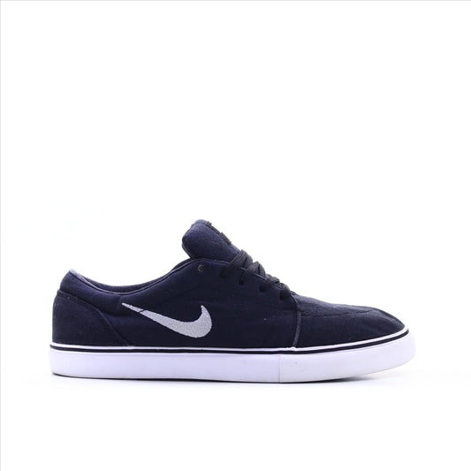 Nike Classic Premium