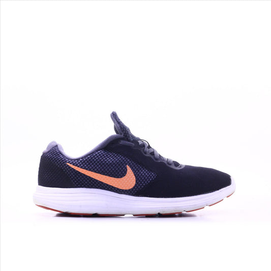 Nike Revolution 3