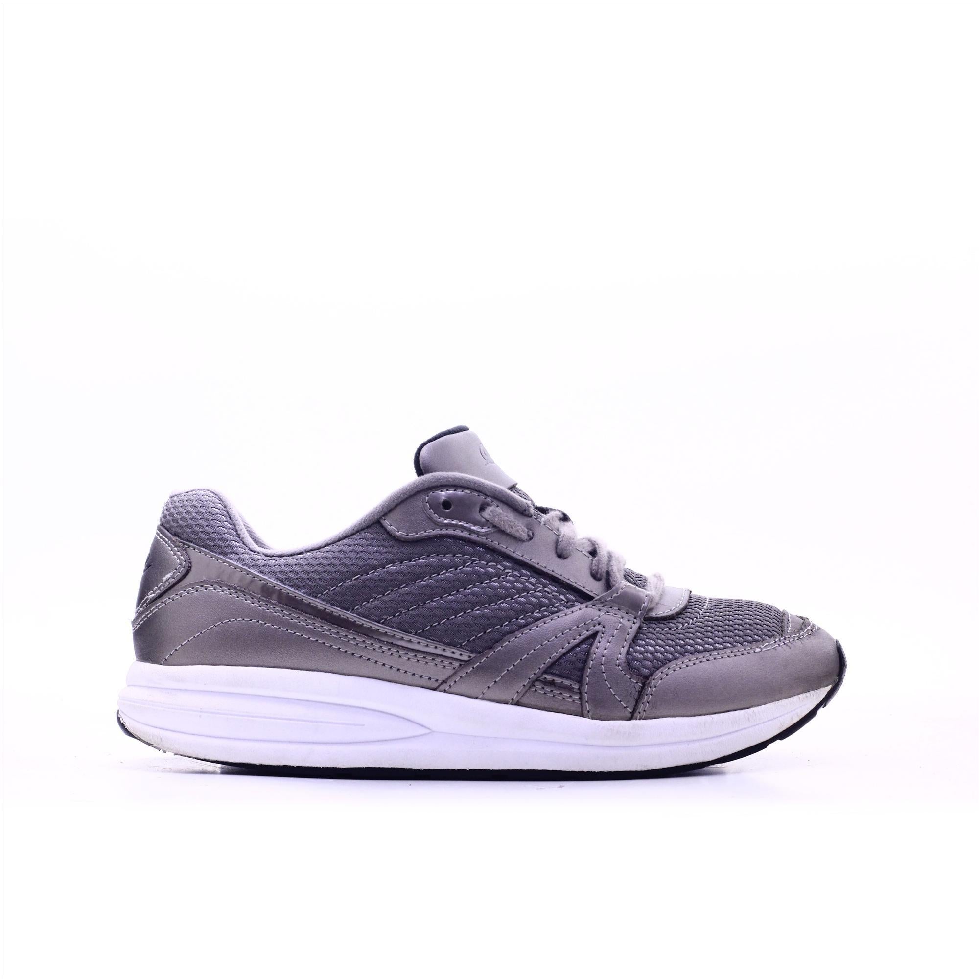 Easy spirit anti gravity top