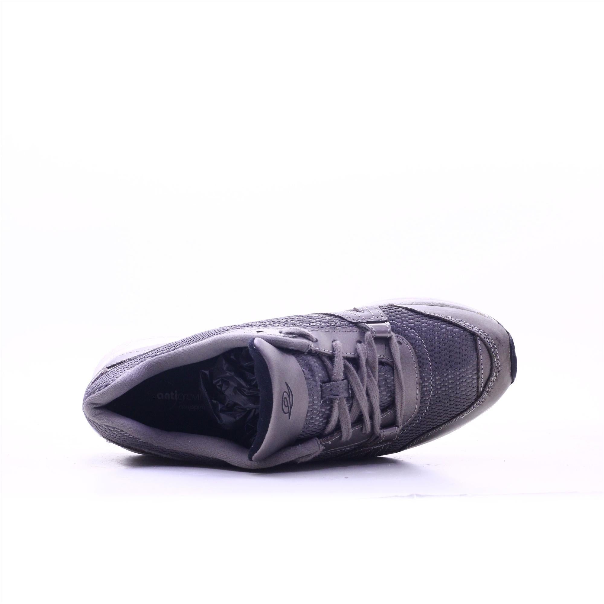 Easy spirit anti gravity top