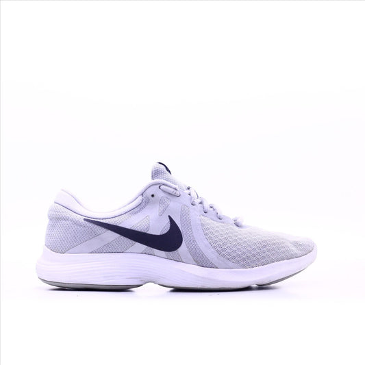 Nike Revolution 4