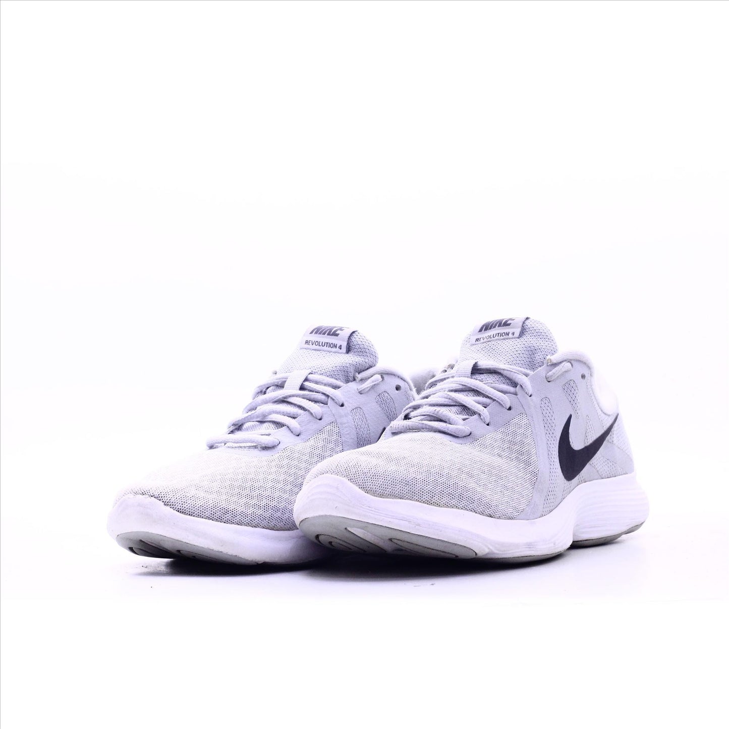 Nike Revolution 4
