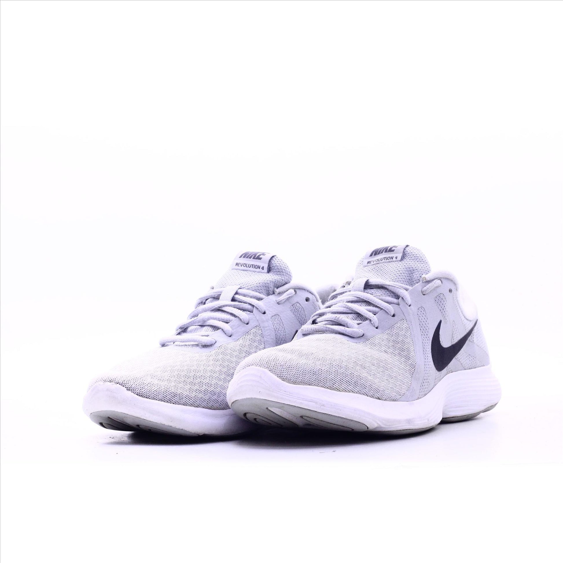 Nike Revolution 4