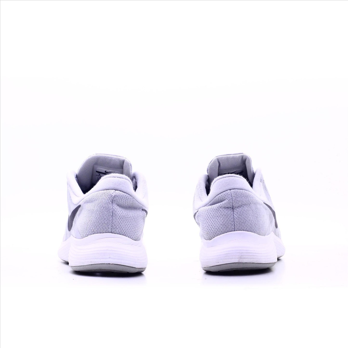 Nike Revolution 4