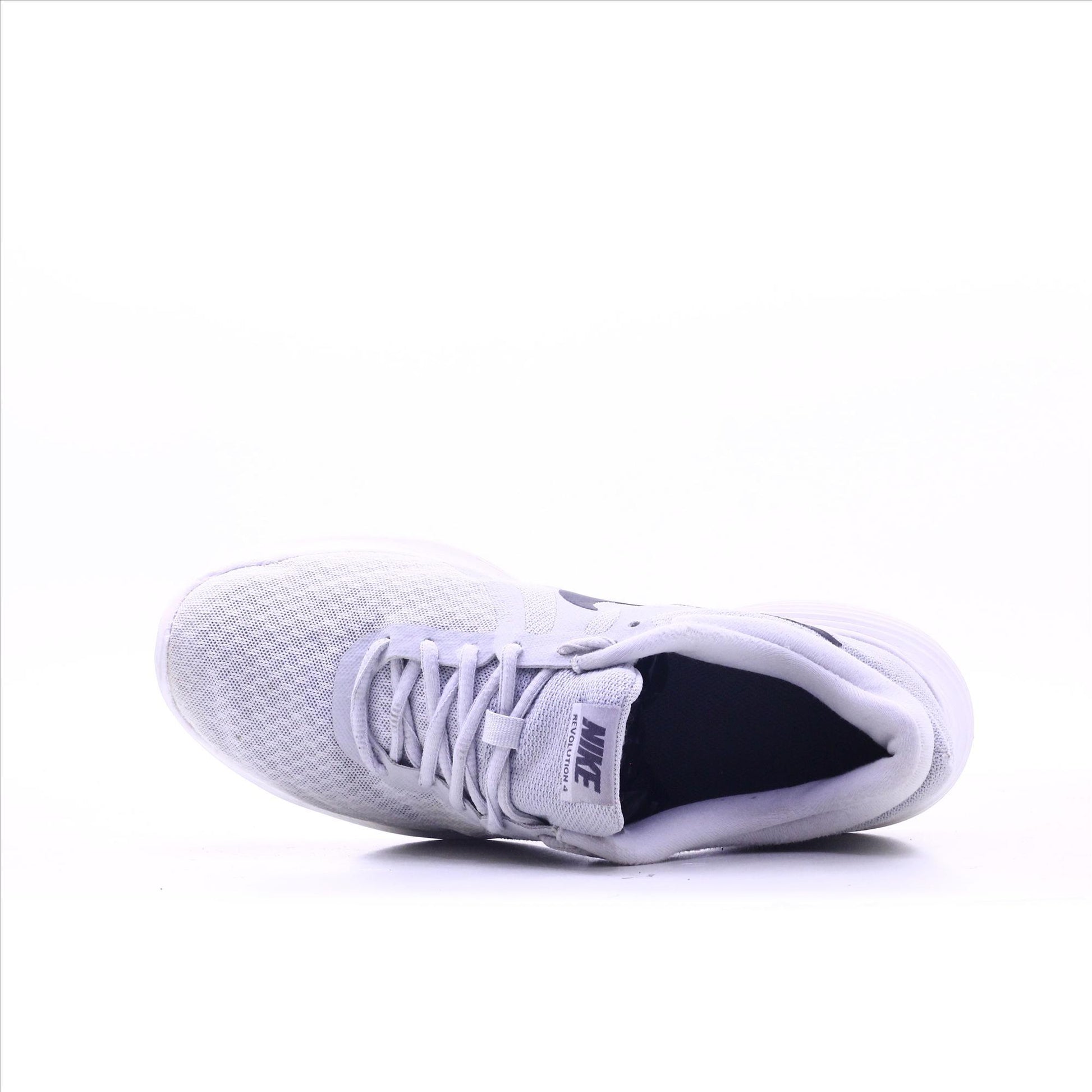 Nike Revolution 4