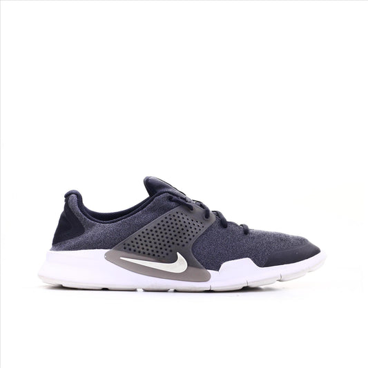 Nike Arrows Sports