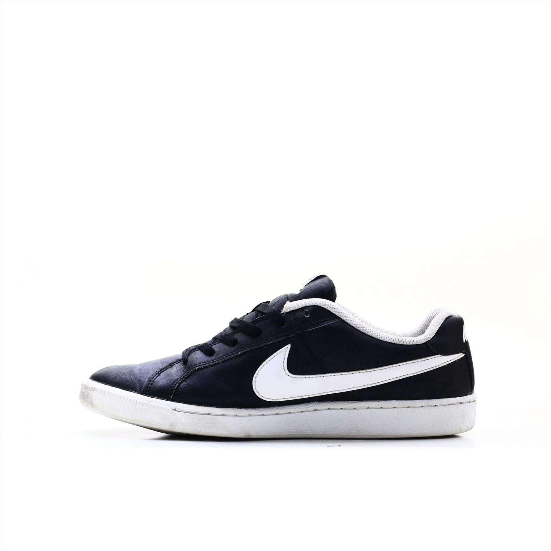 Nike Court Royale