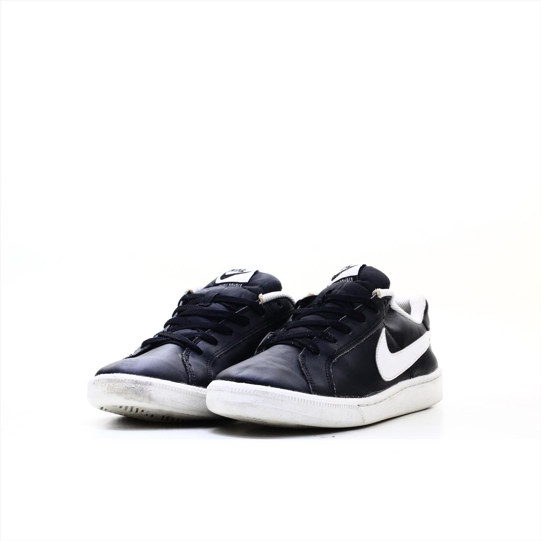 Nike Court Royale