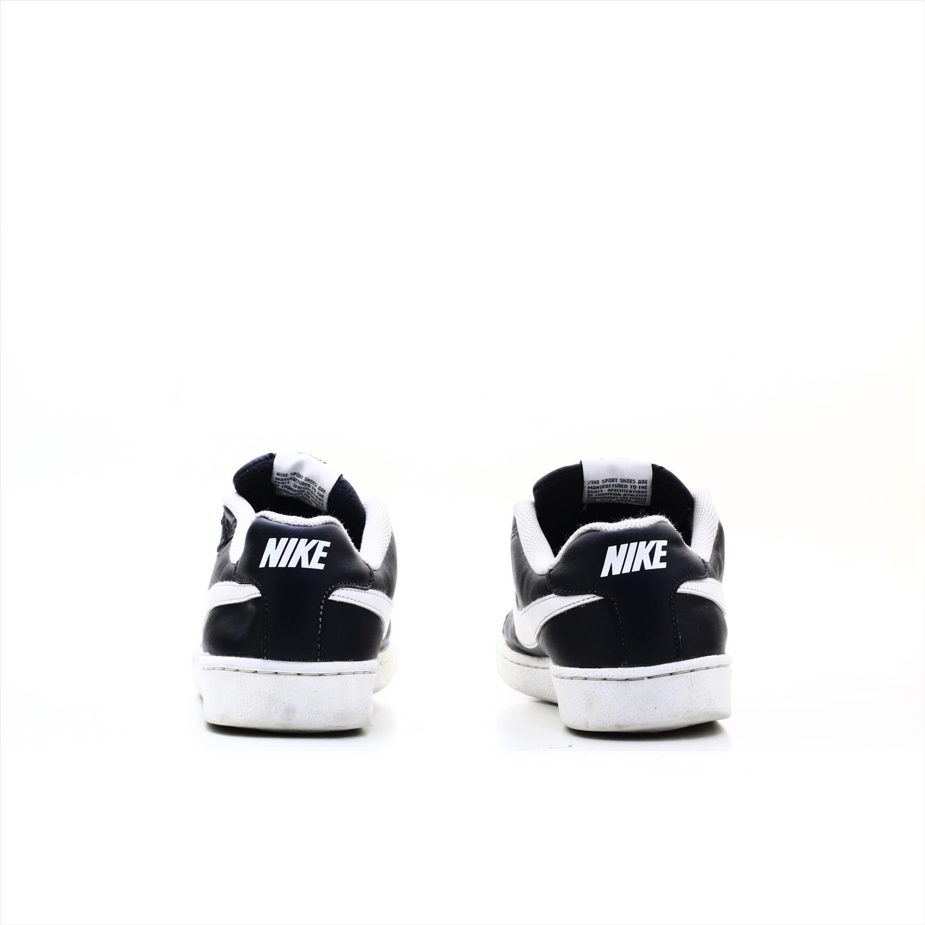 Nike Court Royale