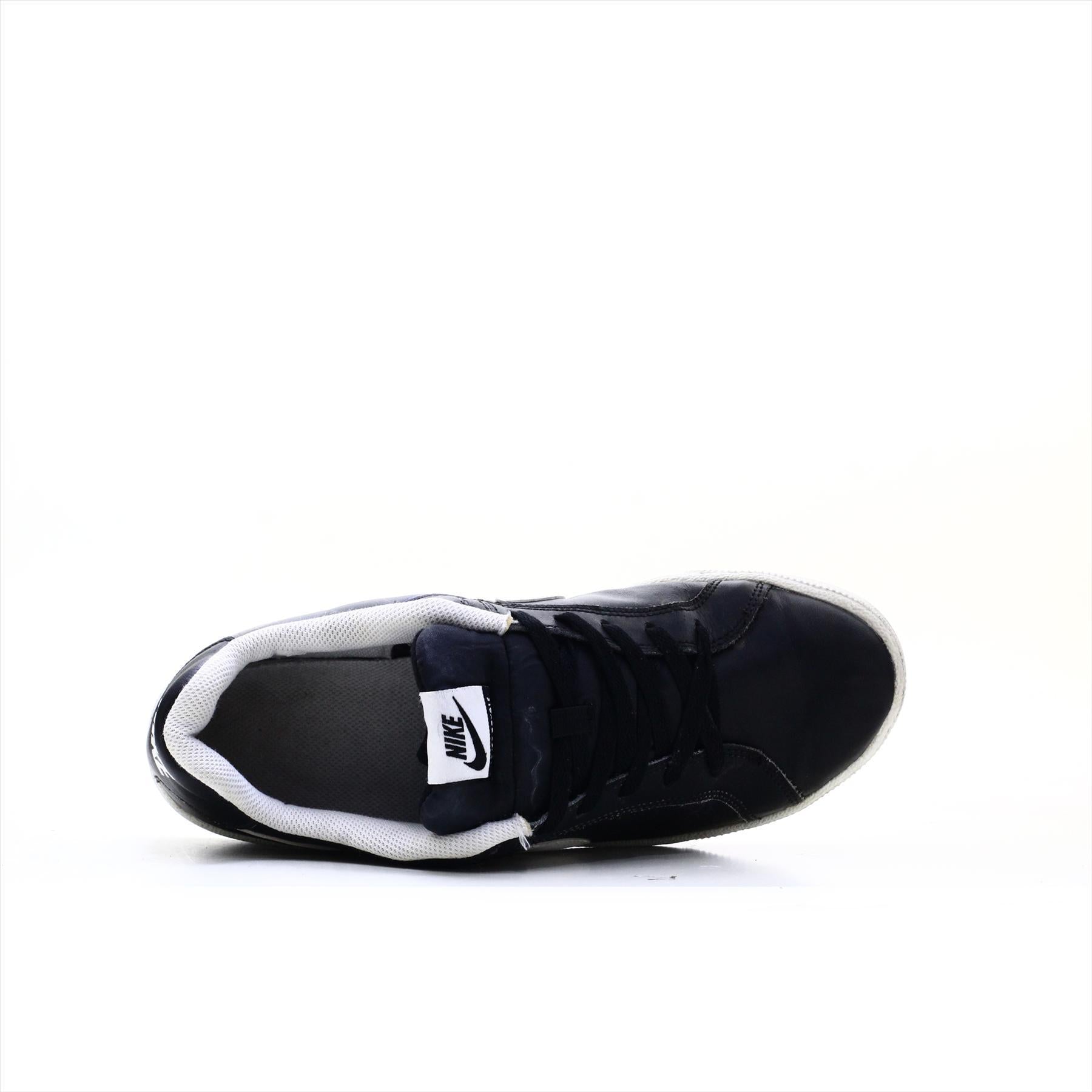 Nike Court Royale