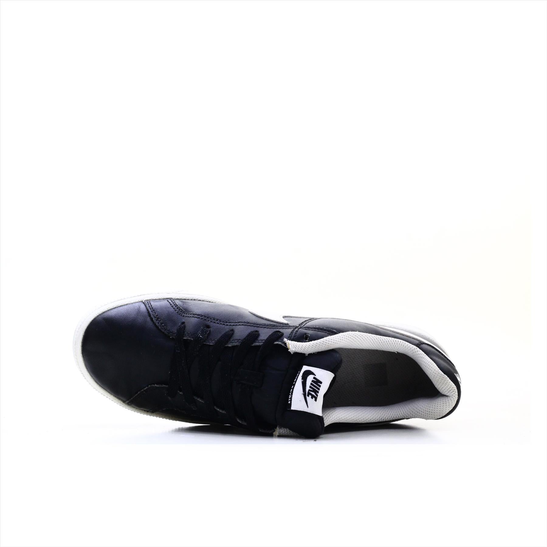 Nike Court Royale